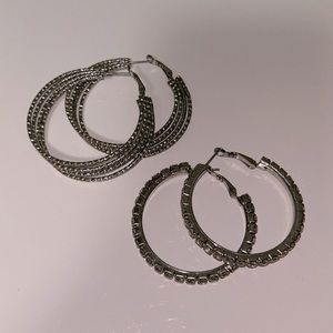 (3 for $12) Two Sets of Hoop Earrings 🩶🩶